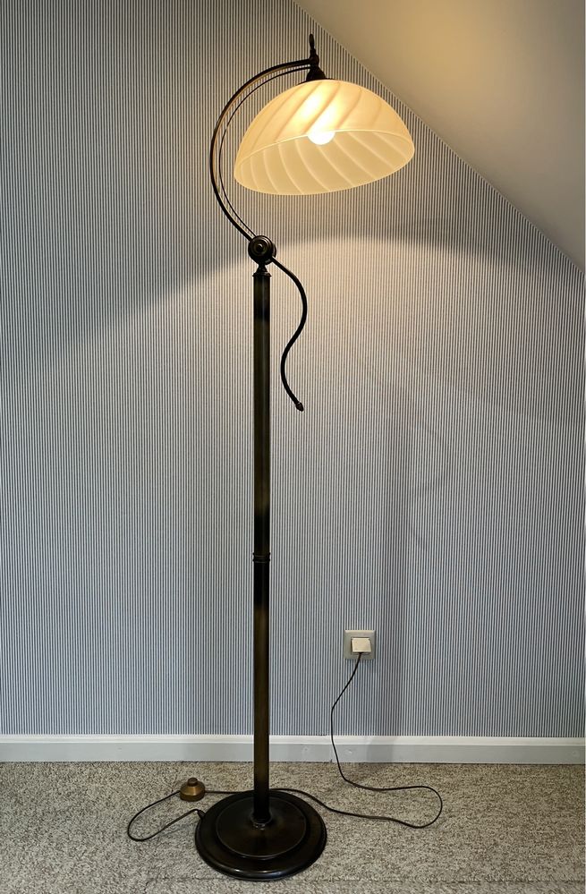 Lampa stylowa do salonu