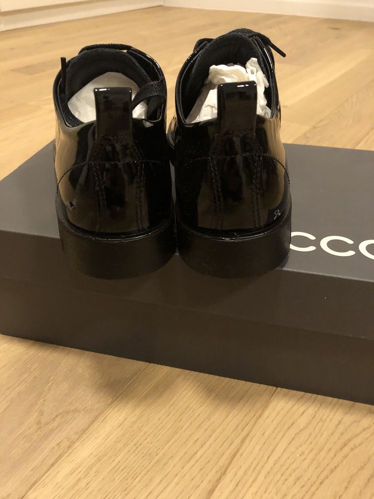 Damskie buty Ecco Bella skórzane lakierowane nowe 38