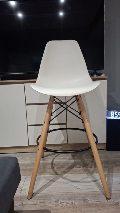 Dwa Hokery kuchenne białe