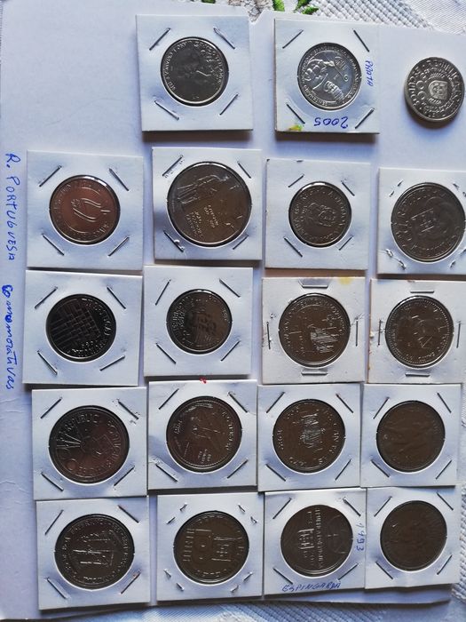 Moedas e notas de Portugal Suíça França etc