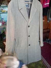Женское демисезонное пальто в клеточку на пуговицах фирмы Zara