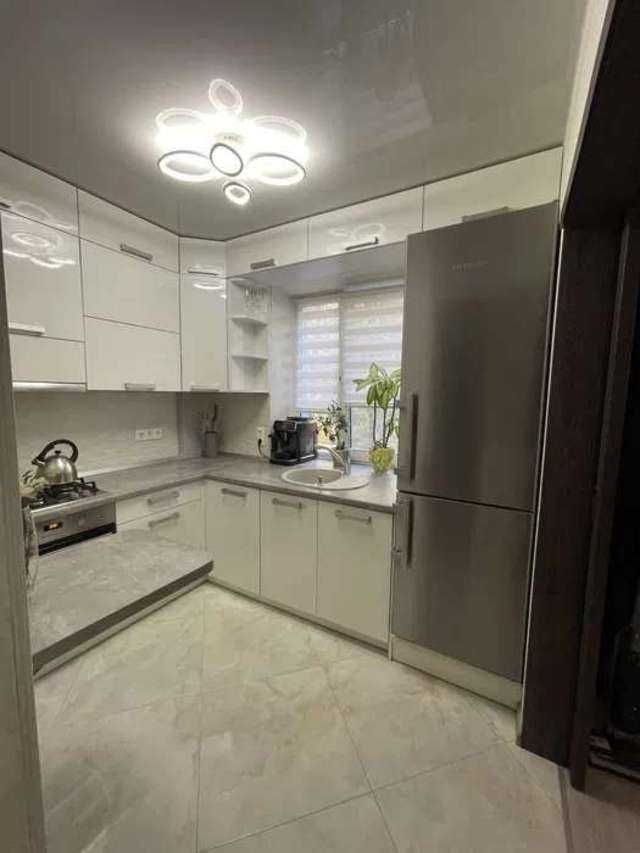 Продам 2-кімн. Машинобудівна вул. 24, 46 м.кв
