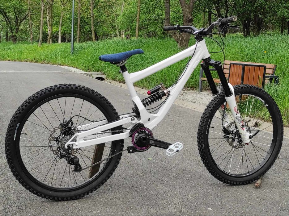 Rower downhill Commencal Supreme v2