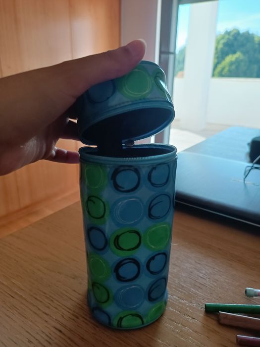Estojo escolar cilíndrico