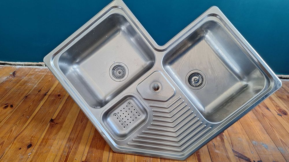 Zlewozmywak 3-komorowy narożny z baterią