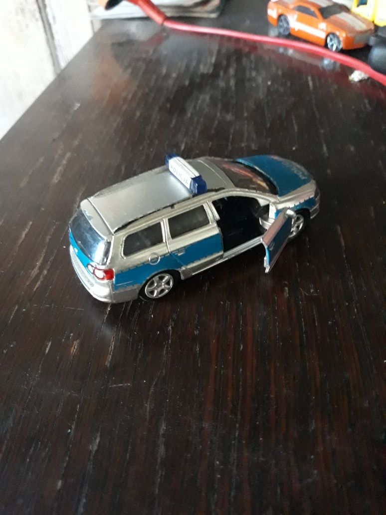 Passat Kombi Policja firmy Siku