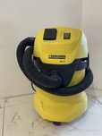 Пилосос Karcher WD 3 з розеткою