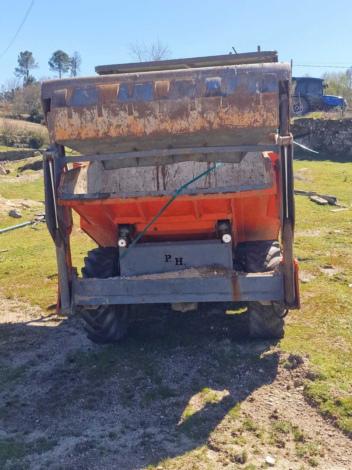 Dumper com pá auto carregante