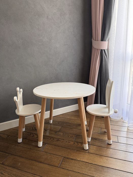 Дитячі меблі трюмо столик два крісла