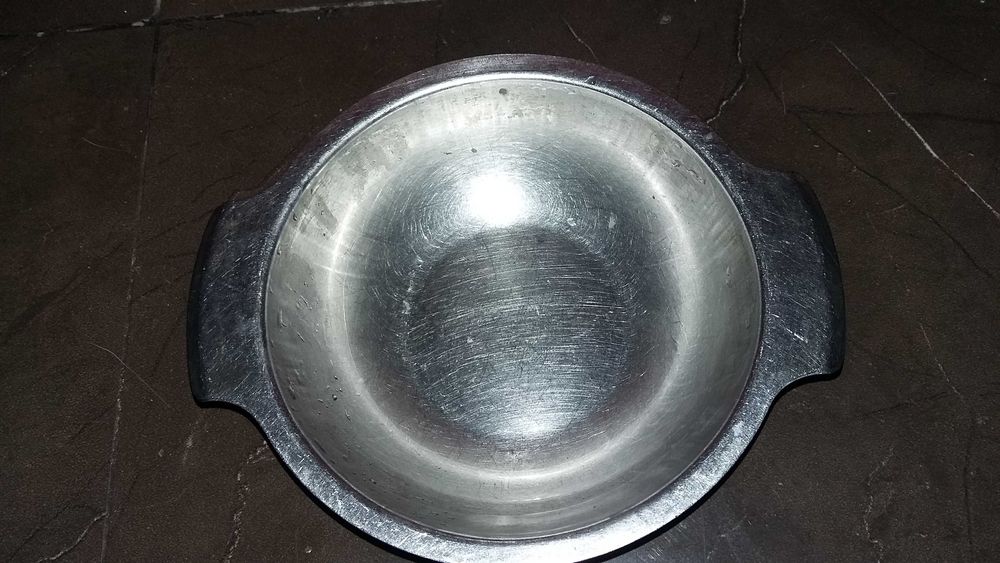 Миска з нержавійки