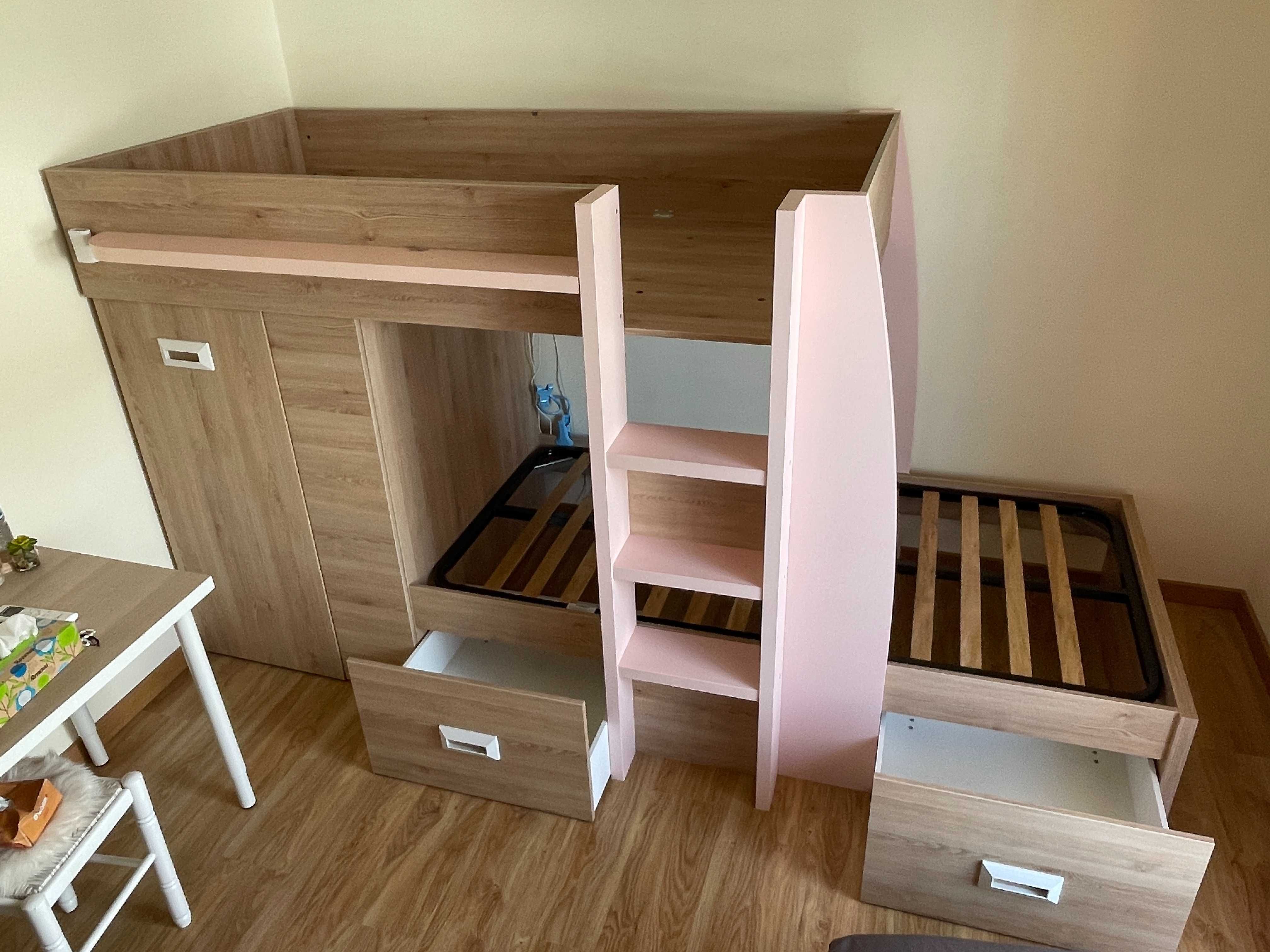 Beliche (2 camas, bunk bed) com colchões, gavetas e arrumação