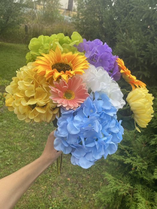 Декор гортензіі виглядають як живі квіти