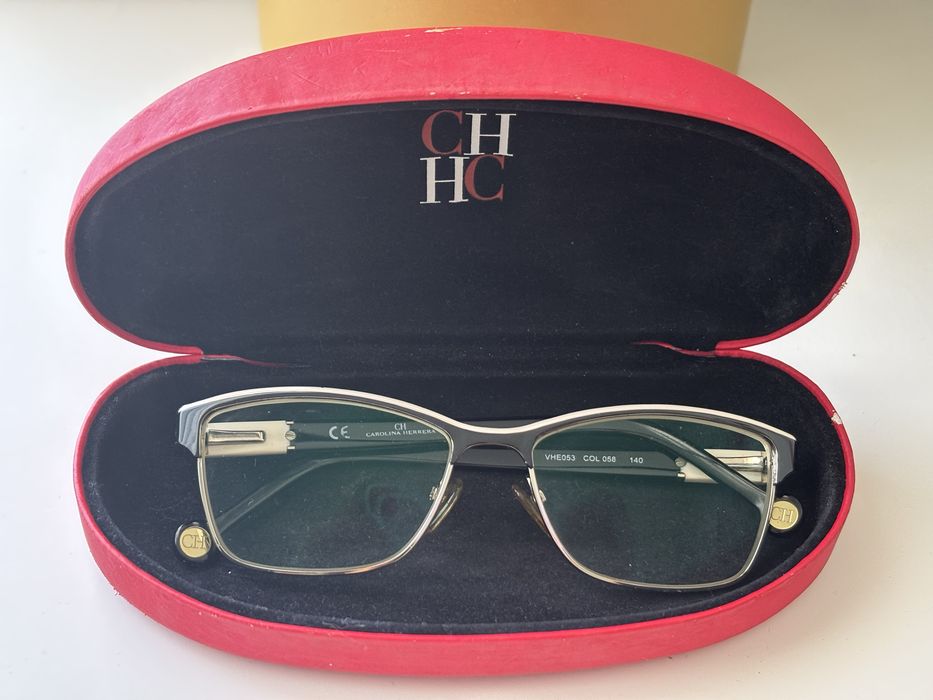 Óculos Carolina Herrera VHE05 – Cor 058 Tamanho 140 – Excelente Estado