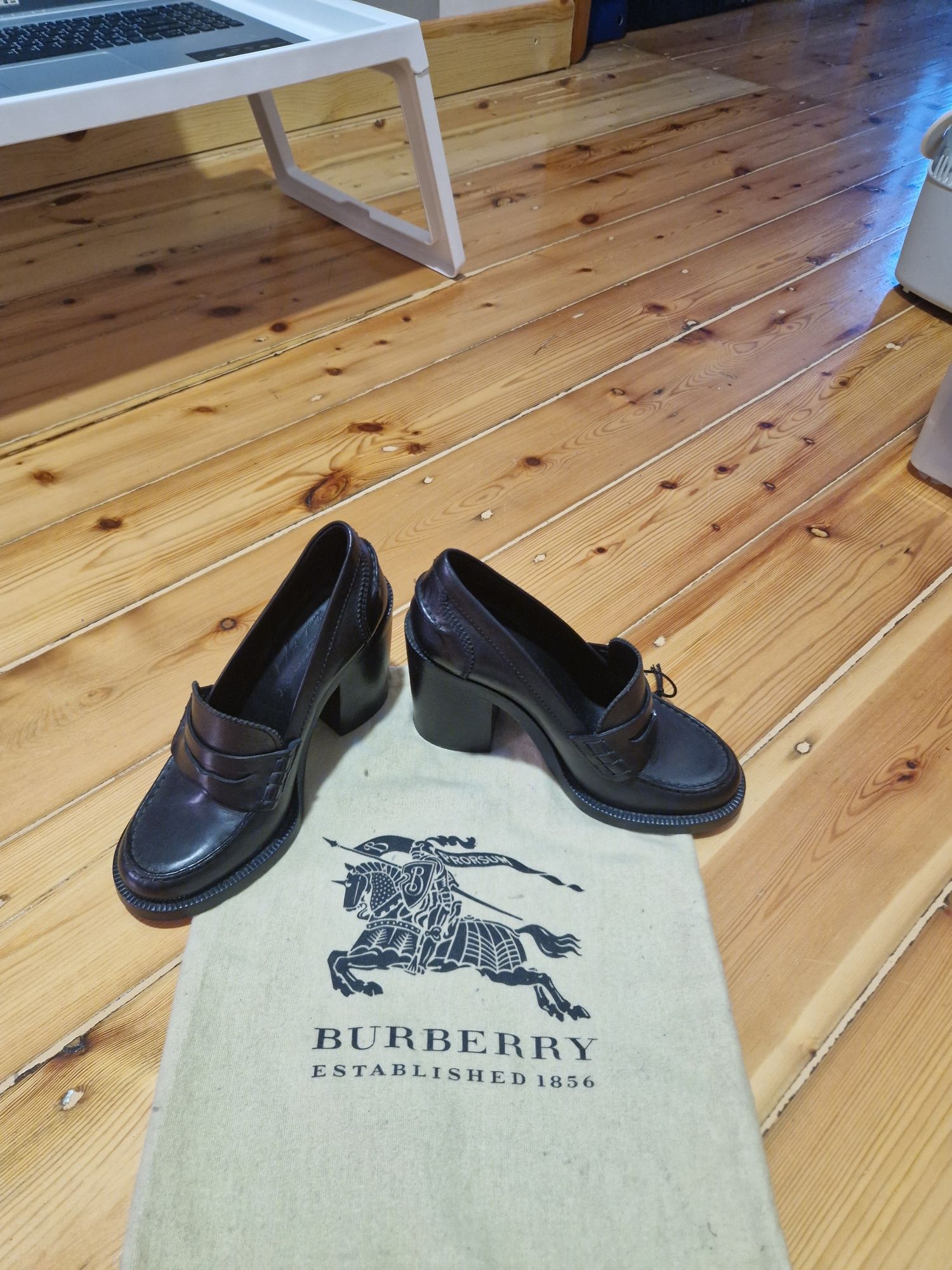 Туфлі чорні, шкіряні Burberry 36р.