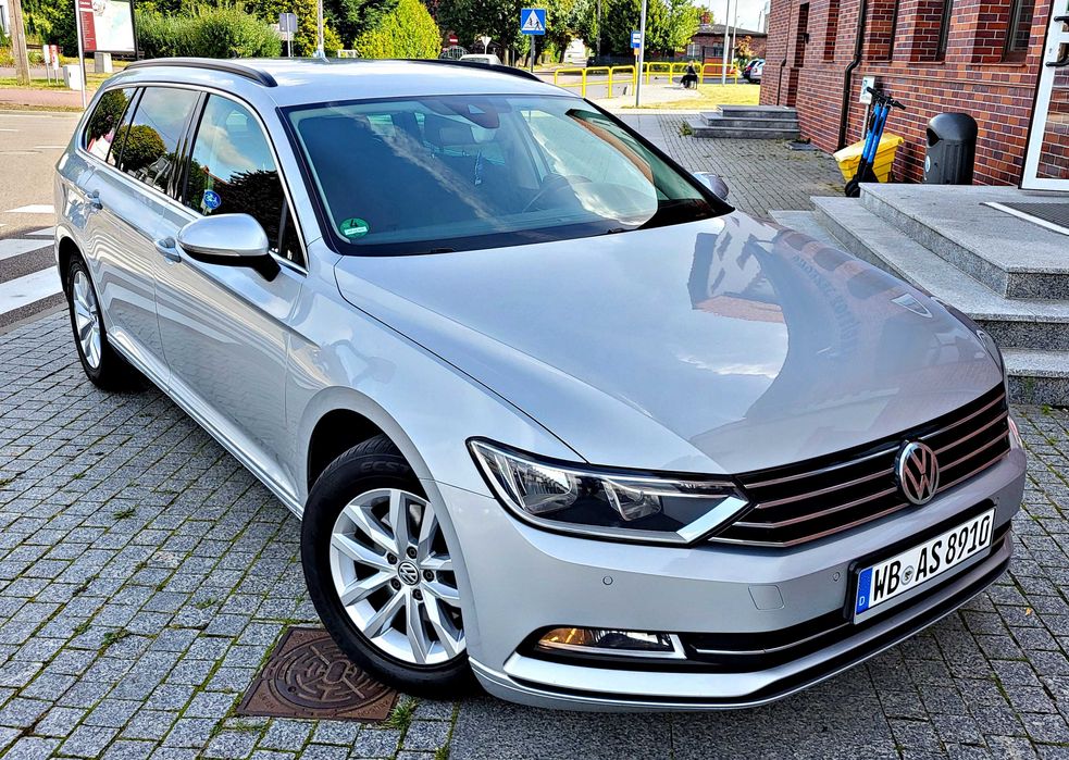 ŚLICZNY VW PASSAT 2.0TDI BLUE MOTION*Climatron*Alu*Navi*Parctronic*