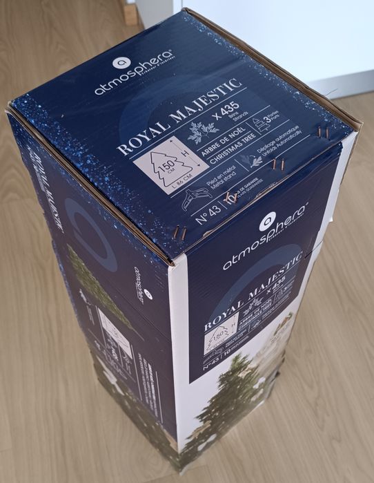 Árvore de natal ROYAL MAJESTIC com pinhas 150cm e luzes