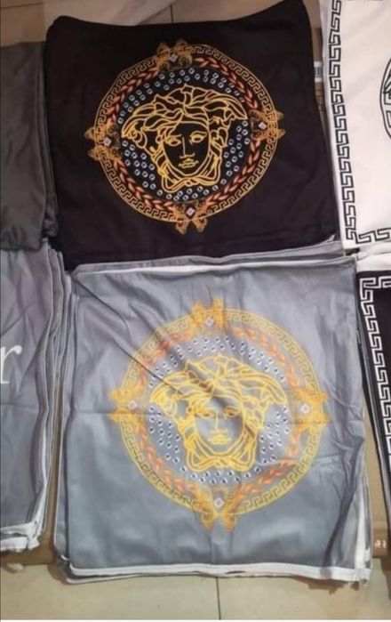 Poszewki Jasiek 45×45 Meduza Różne Modele Versace