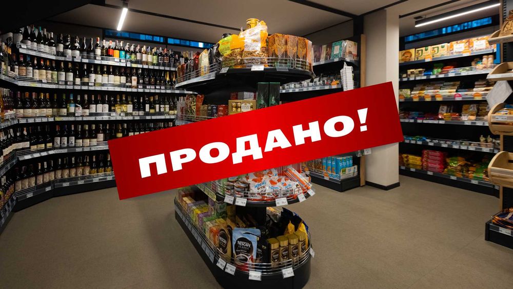Торгове обладнання для магазину в наявності графітового кольору полиці
