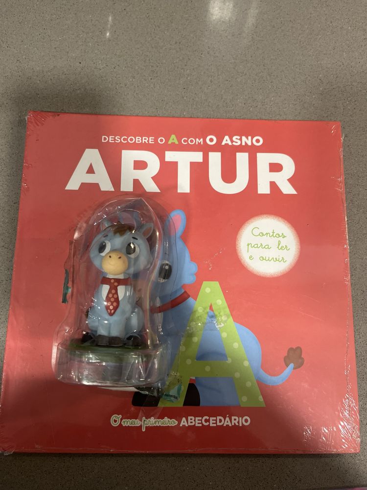 Livros “O meu primeiro abecedário” + coluna