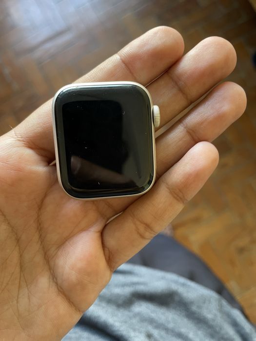 Apple Watch Se bem conservado
