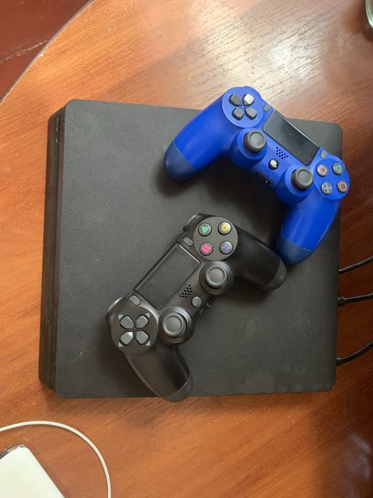 ps4 slim 500gb + 2 джойстика