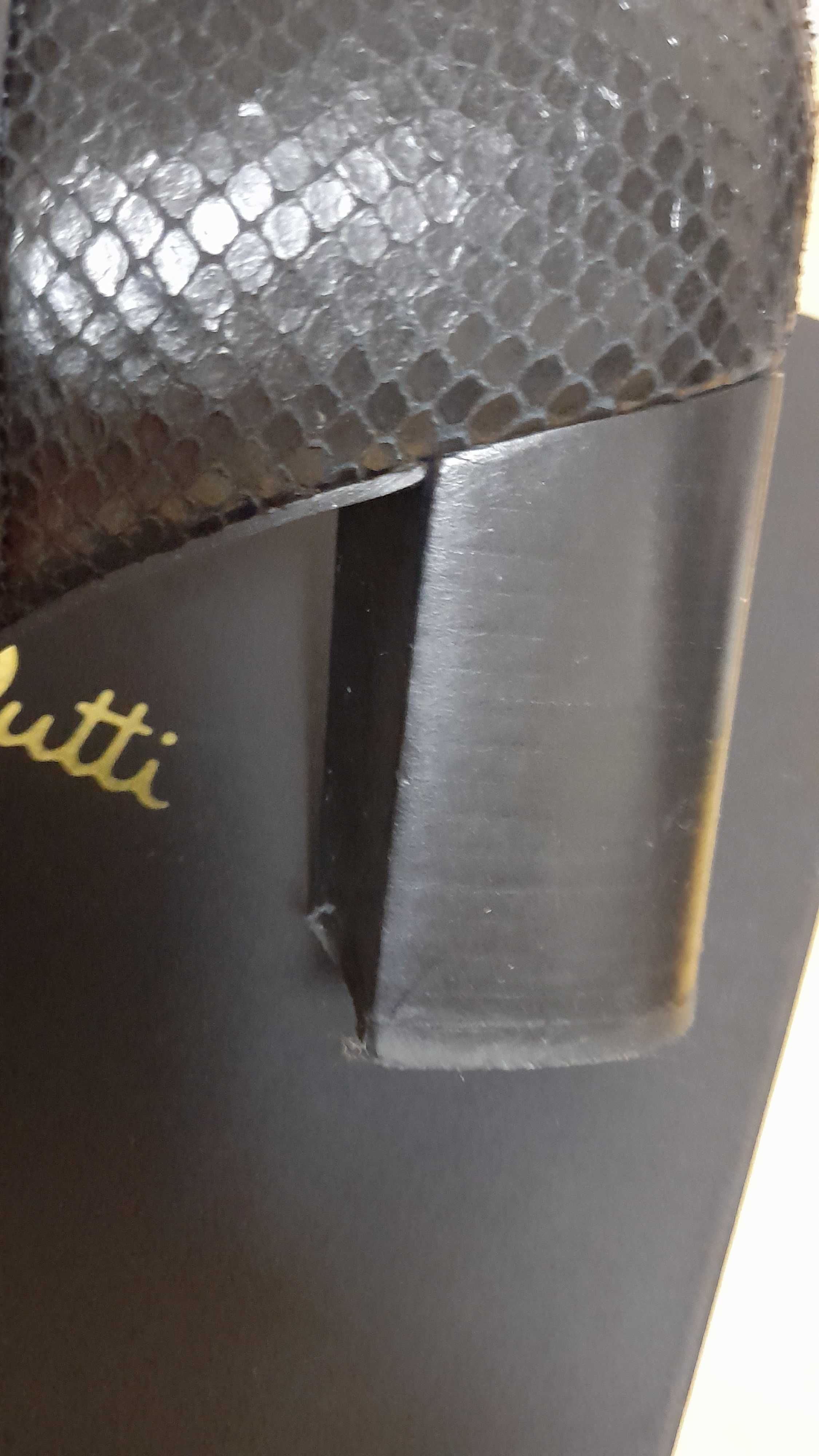 Botins pretos em pele de cobra - Massimo Dutti