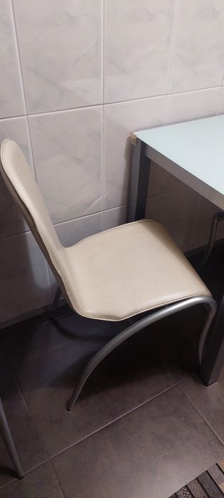 Mesa de cozinha + 4 cadeiras