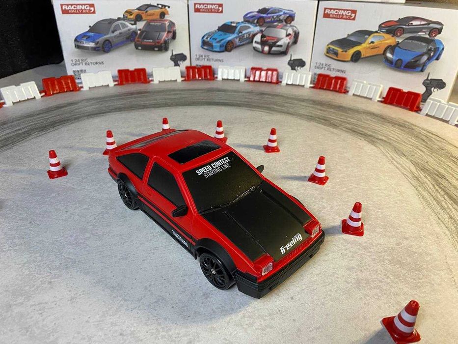 Дрифт машинка Toyota AE86 Trueno на радіокеруванні Червона. На пульті