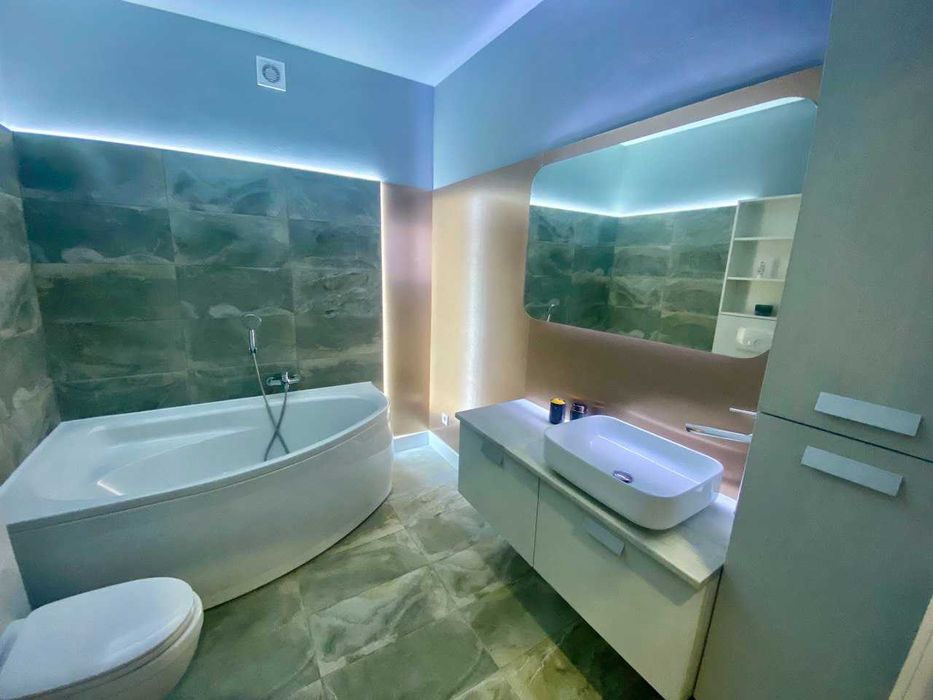 Велика євродвокімната квартира з кухнею-студією! БЕЗ комісії!