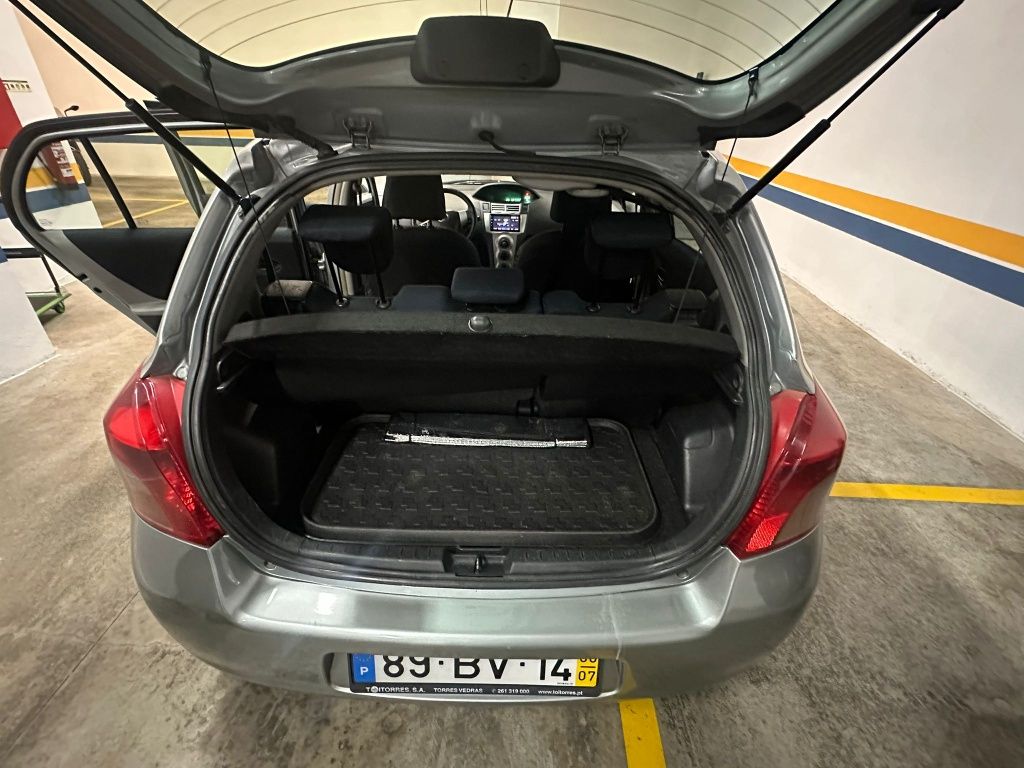Carro toyota yaris