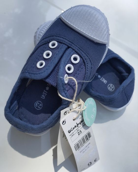 Sapatilhas Azuis Novas da Unit Shoes
