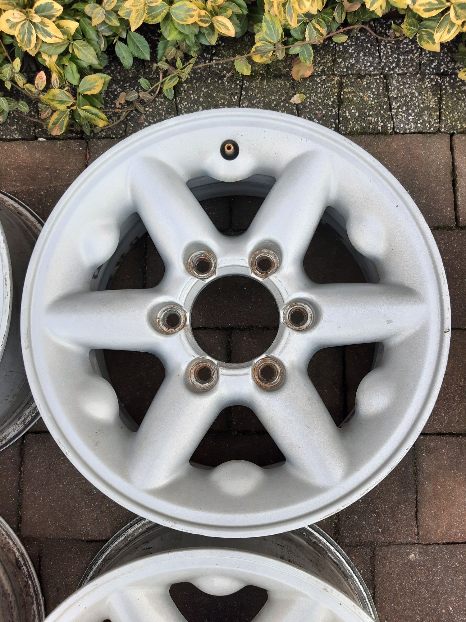 Felgi 15 Nissan 6x139,7 7J et25