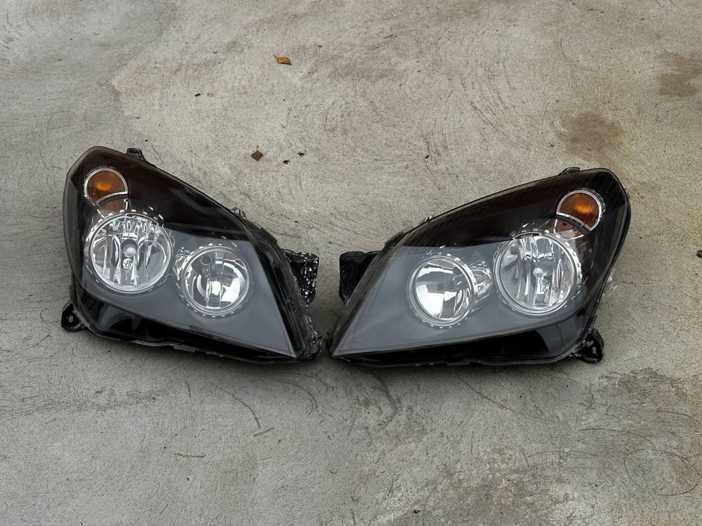 Розборка Опель, Фари на Opel Astra H, Zafira B