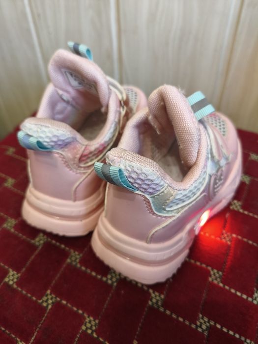 Кросівки з підсвіткою