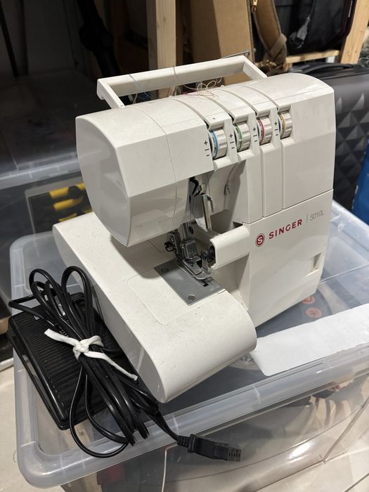 Maquina costura corte cose overlock singer S010L