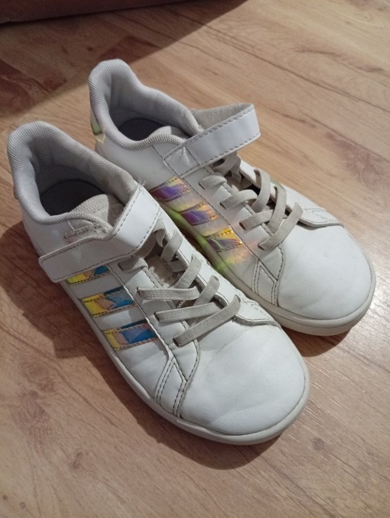 Buty dla dziewczynki Adidasy 33
