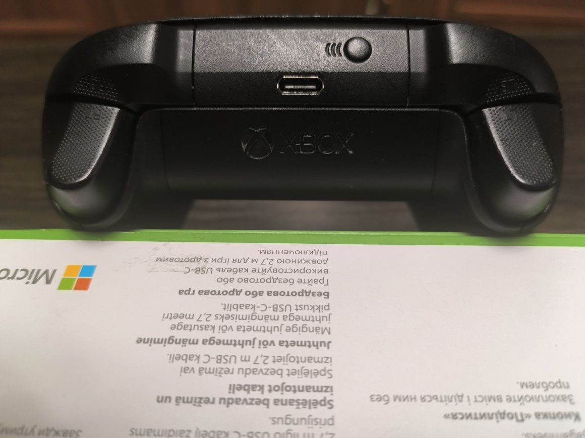 Xbox Wireless Controller Carbon Black + USB-C Cable