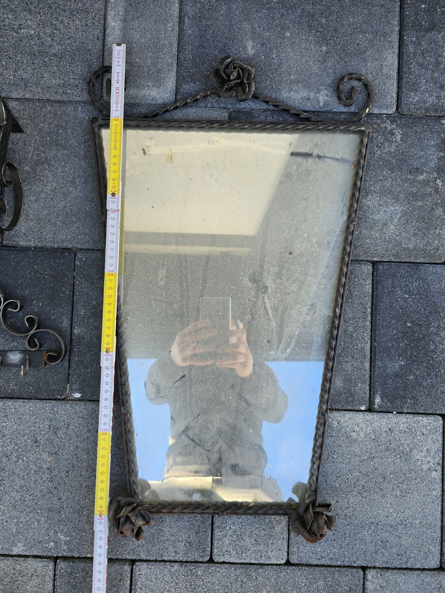 Rustykalne lusterko lustro w kutych metalowych ramach toaletka wieszak