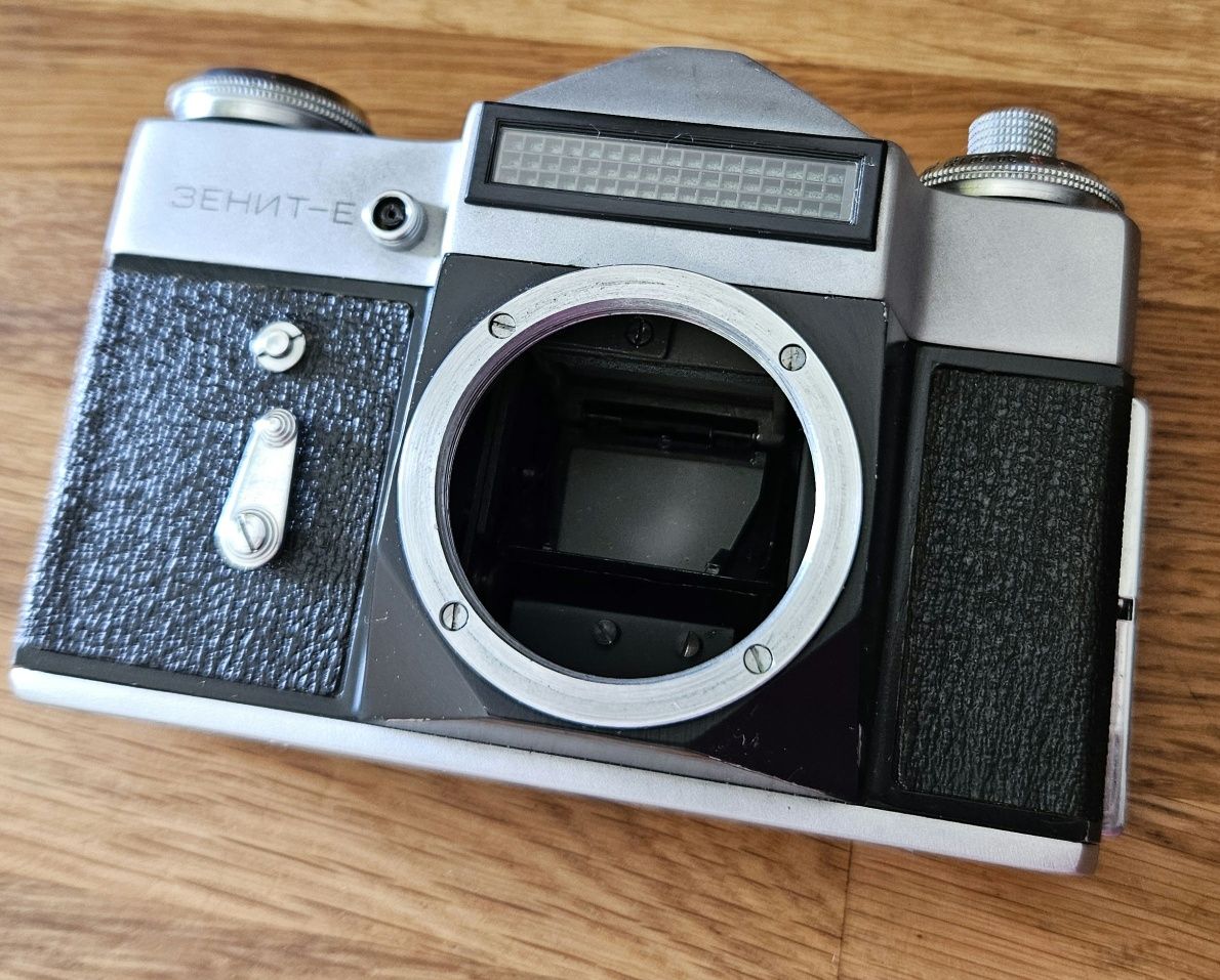 Aparat Zenit-E Obiektyw Helios-44-2 oraz etui