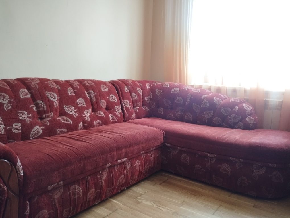 Продам м'який куток і два крісла