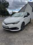 Toyota Auris Hybryda delikatnie uszkodzony