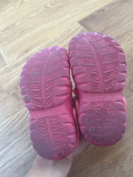 Продам кроксы для девочки розовые