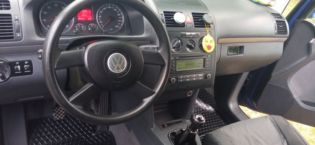 Фольксваген 2003 рік Автомобиль Volkswagen Touran 1.6