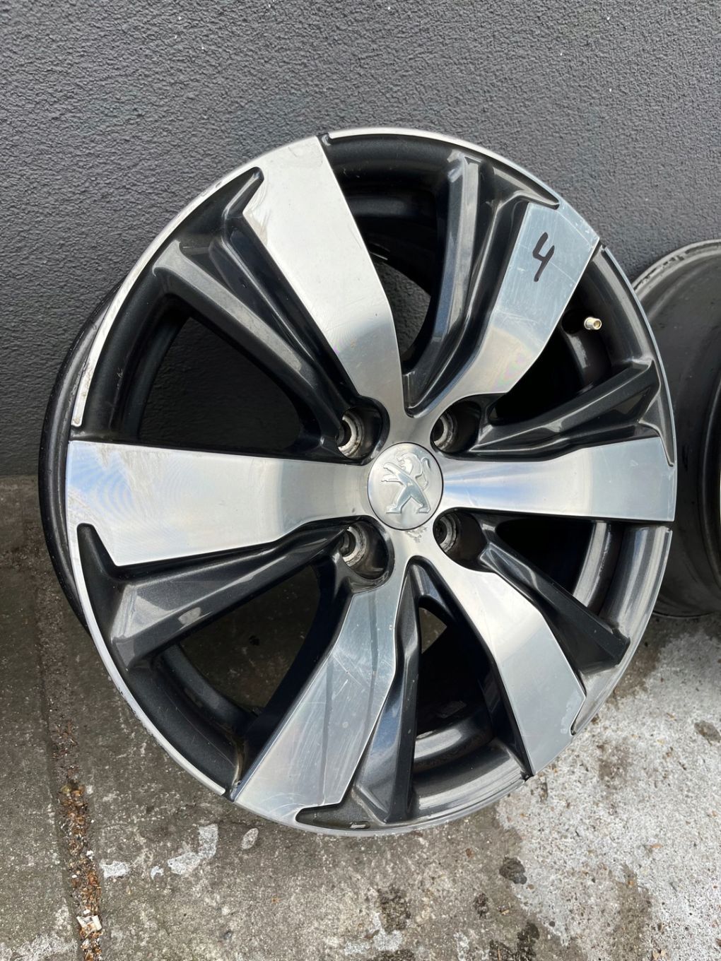 FELGA ALUMINIOWA PEUGEOT 208 I 2008 I 9813557977