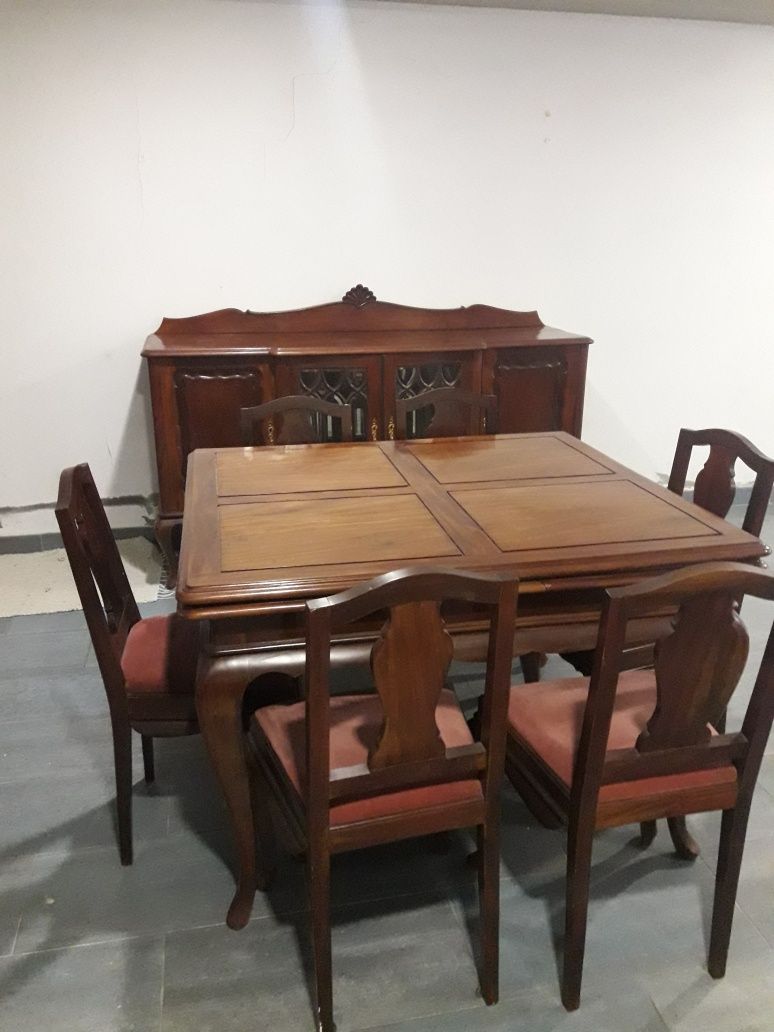 Conjunto de mesa extensiva com 6 cadeiras