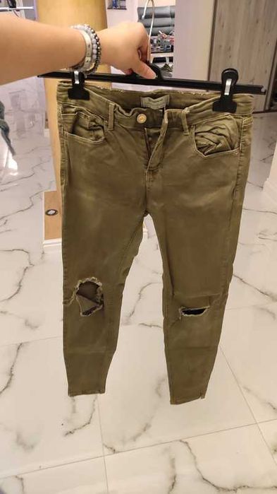 Sexy spodnie damskie jeansy z dziurami Bershka khaki, JESIEŃ ZIMA 2025