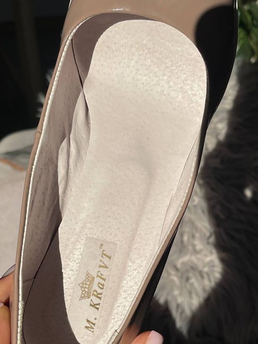 Туфлі лакові бежеві