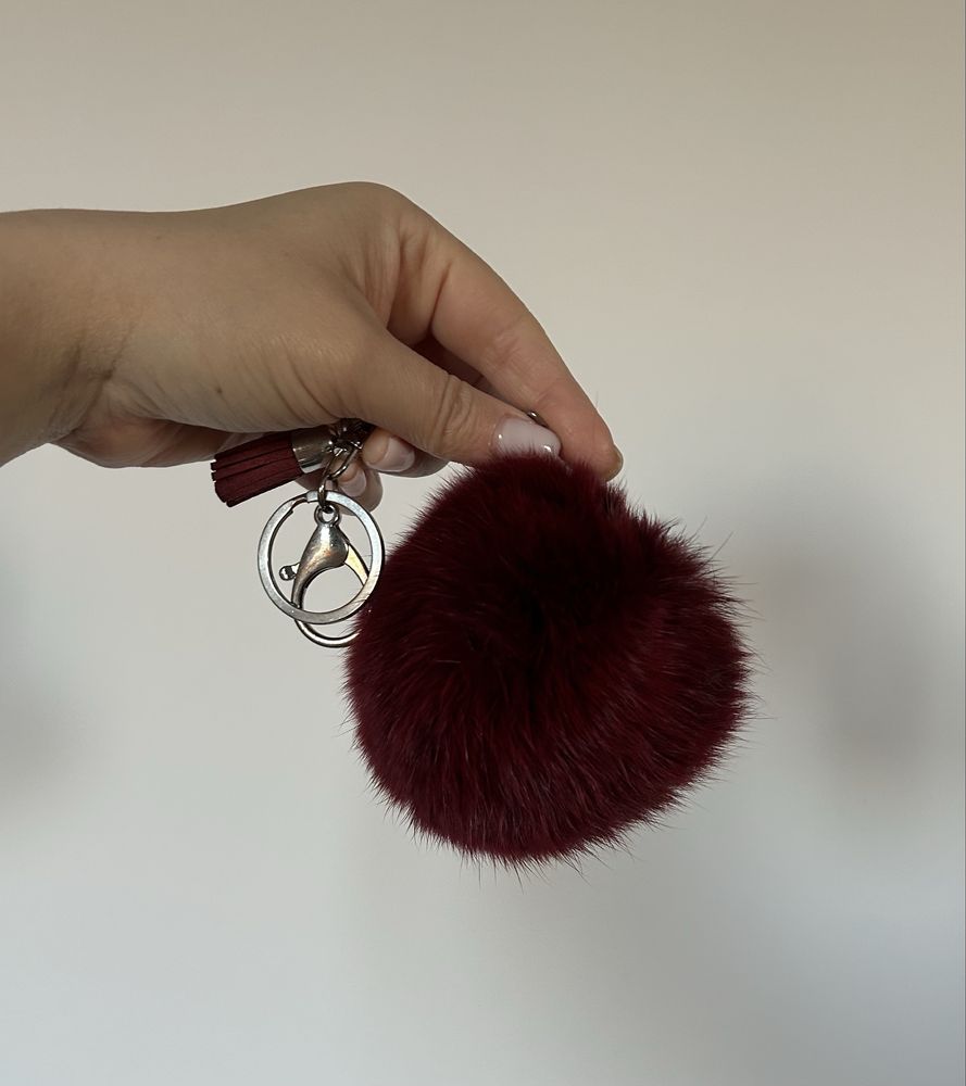 Futrzaste pompony - bordowy, szary, khaki - do torebki; breloki