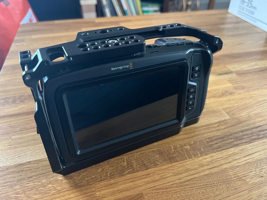 Kamera Blackmagic Pocket BMPCC 4k + Metabones Speed Booster + klatka