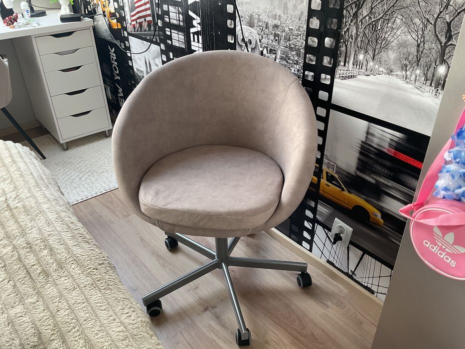 Obrotowe krzesło do biurka toaletki Ikea
